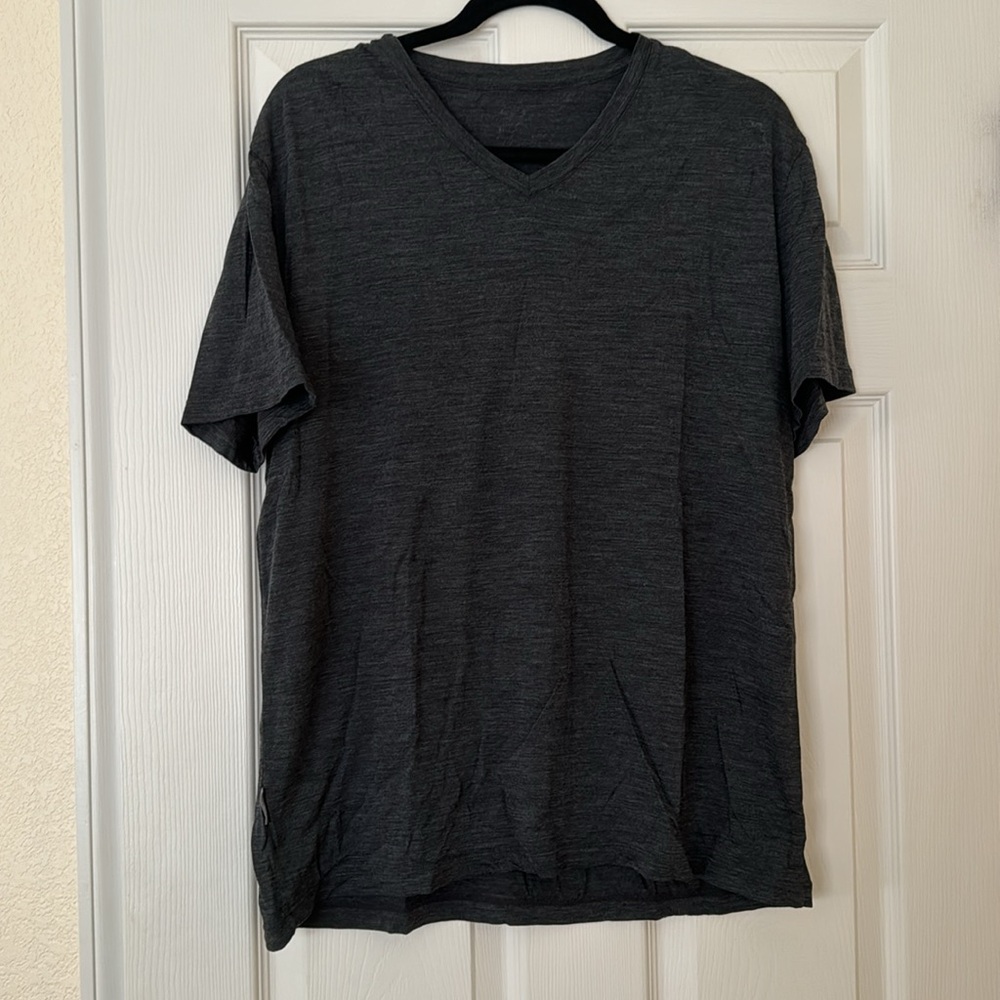 Icebreaker - Short Sleeve V Neck - L?